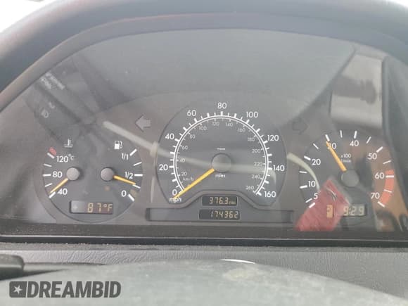 ✅ 2000 Mercedes-Benz C 230 Kompressor • VIN: WDBHA24G4YA824834 • Lot: 67264595. Wystawiony na Copart z przebiegiem 174 362 mil. Bezpłatny archiwum sprzedaży aukcyjnych z USA i szczegółowy raport historii pojazdu na DreamBid. Zdjęcie 9.