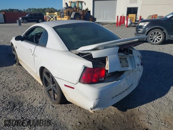✅ 2004 Ford Mustang Standard • VIN: 1FAFP40664F152164 • Lot: 43611973. Wystawiony na IAAI z przebiegiem 306 116 mil. Bezpłatny archiwum sprzedaży aukcyjnych z USA i szczegółowy raport historii pojazdu na DreamBid. Zdjęcie 6.