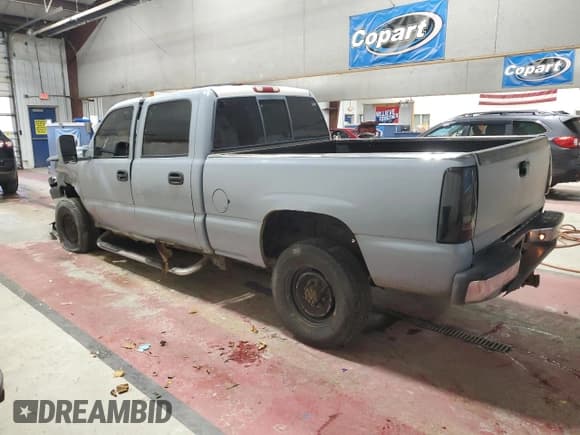 ✅ 2005 Chevrolet Silverado 2500HD LS • VIN: 1GCHK232X5F816286 • Lot: 91529195. Wystawiony na Copart z przebiegiem 215 543 mil. Bezpłatny archiwum sprzedaży aukcyjnych z USA i szczegółowy raport historii pojazdu na DreamBid. Zdjęcie 2.