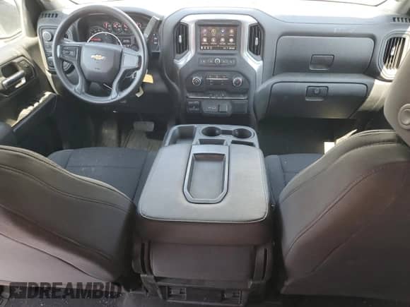 2021 Chevrolet Silverado 1500 Custom z VIN 1GCRYBEHXMZ115135, wystawiony jako Copart lot #54670185 z przebiegiem 32 849 mil mil oraz Szkoda całkowita • Salvage title. Historia ofert i sprzedaży dostępna na DreamBid. Obrazek 8.