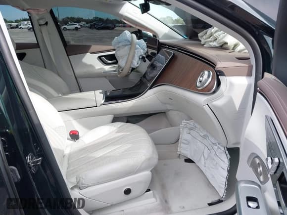 ✅ 2023 Mercedes-Benz EQE 500 • VIN: 4JGGM2CB8PA009184 • Lot: 43571742. Wystawiony na IAAI z przebiegiem 16 692 mil. Bezpłatny archiwum sprzedaży aukcyjnych z USA i szczegółowy raport historii pojazdu na DreamBid. Zdjęcie 5.