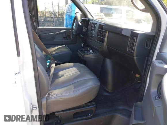 ✅ 2011 GMC Savana • VIN: 1GJW7PFA7B1113450 • Lot: 42070906. Listed on IAAI with 111,363 mi. Free auction sales archive from the USA and detailed vehicle history report at DreamBid. Image 5.