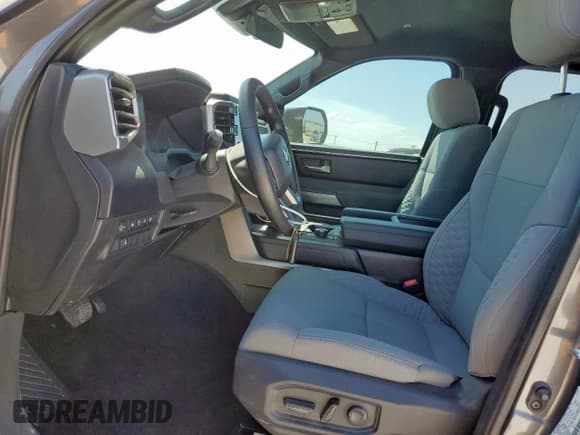 ✅ 2025 Toyota Tundra SR • VIN: 5TFLA5AB6SX046501 • Lot: 68486025. Listed on Copart with 4,061 mi. Free auction sales archive from the USA and detailed vehicle history report at DreamBid. Image 7.