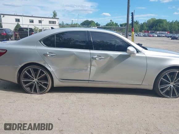 ✅ 2009 Lexus LS 460 • VIN: JTHCL46F695002843 • Лот: 42741866. Опубликован ранее на IAAI с пробегом 175 337 миль. Бесплатный доступ к архиву аукционных продаж из США и подробный отчёт об истории автомобиля на DreamBid. Изображение 13.