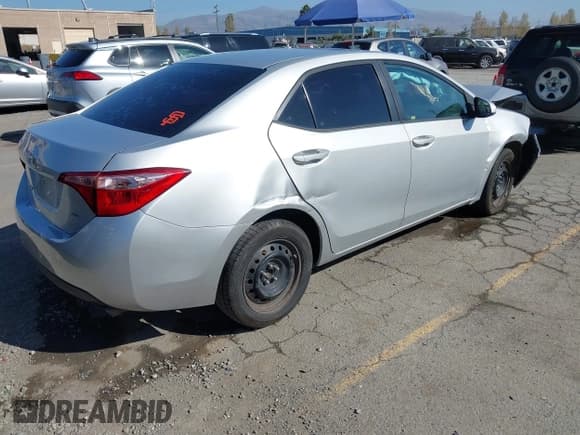 ✅ 2018 Toyota Corolla LE • VIN: 5YFBURHE5JP815206 • Lot: 43530572. Listed on IAAI with 83,437 mi. Free auction sales archive from the USA and detailed vehicle history report at DreamBid. Image 4.