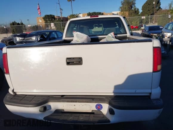 ✅ 2000 Chevrolet S-10 LS Xtreme • VIN: 1GCCS19W7Y8131198 • Лот: 41390046. Опубликован ранее на IAAI с пробегом 186 531 миль. Бесплатный доступ к архиву аукционных продаж из США и подробный отчёт об истории автомобиля на DreamBid. Изображение 17.