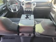 ✅ 2017 Toyota Tundra SR5 • VIN: 5TFEY5F14HX221745 • Лот: 90703085. Опубликован ранее на Copart с пробегом 65 223 миль. Бесплатный доступ к архиву аукционных продаж из США и подробный отчёт об истории автомобиля на DreamBid. Изображение 8.