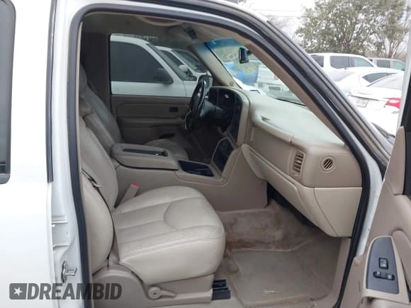 ✅ 2004 GMC Yukon XL SLT • VIN: 1GKEC16Z94J313593 • Lot: 41632013. Listed on IAAI with 225,624 mi. Free auction sales archive from the USA and detailed vehicle history report at DreamBid. Image 5.