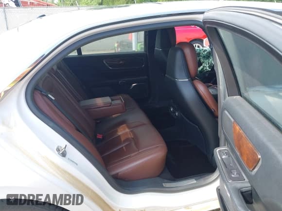 ✅ 2017 Lincoln Continental Reserve • VIN: 1LN6L9RP4H5626716 • Lot: 42292749. Listed on IAAI with Not provided. Free auction sales archive from the USA and detailed vehicle history report at DreamBid. Image 8.