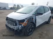 ✅ 2022 Chevrolet Bolt EV 2LT • VIN: 1G1FX6S01N4102325 • Lot: 41442480. Wystawiony na IAAI z przebiegiem 38 092 mil. Bezpłatny archiwum sprzedaży aukcyjnych z USA i szczegółowy raport historii pojazdu na DreamBid. Zdjęcie 2.