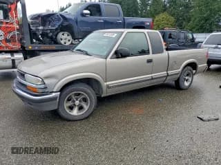 ✅ 2003 Chevrolet S-10 LS • VIN: 1GCCS19X038159488 • Лот: 95573285. Опубликован ранее на Copart с пробегом 97 017 миль. Бесплатный доступ к архиву аукционных продаж из США и подробный отчёт об истории автомобиля на DreamBid. Изображение 1.