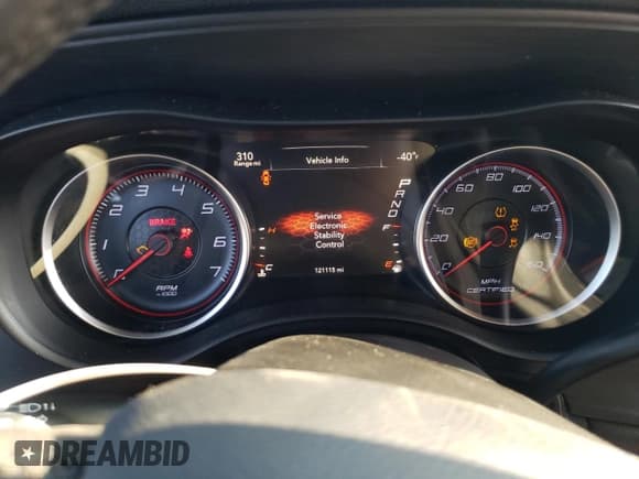 ✅ 2015 Dodge Charger Police • VIN: 2C3CDXAG1FH875294 • Lot: 67818215. Wystawiony na Copart z przebiegiem 121 115 mil. Bezpłatny archiwum sprzedaży aukcyjnych z USA i szczegółowy raport historii pojazdu na DreamBid. Zdjęcie 9.