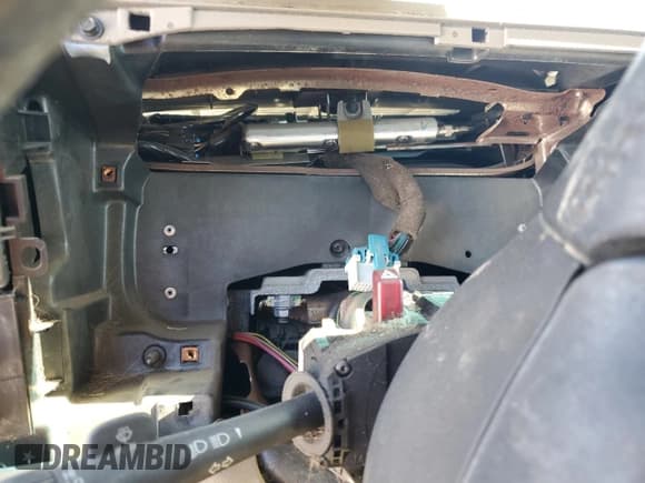 ✅ 2001 Chevrolet Silverado 2500HD LS • VIN: 1GCHK23U81F161167 • Lot: 41874695. Wystawiony na Copart z przebiegiem Nie podano. Bezpłatny archiwum sprzedaży aukcyjnych z USA i szczegółowy raport historii pojazdu na DreamBid. Zdjęcie 9.