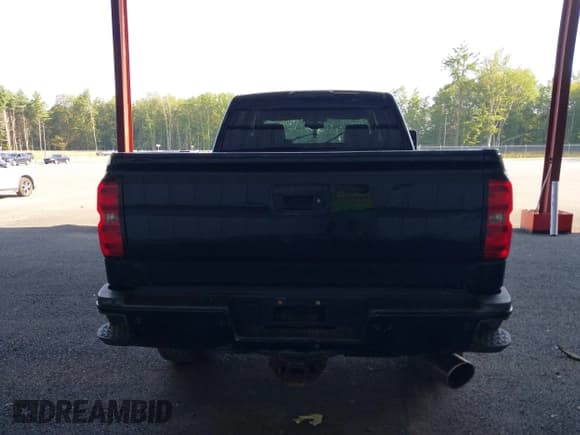 ✅ 2017 Chevrolet Silverado 2500HD LT • VIN: 1GC1KVEY7HF120235 • Lot: 42770202. Wystawiony na IAAI z przebiegiem 110 417 mil. Bezpłatny archiwum sprzedaży aukcyjnych z USA i szczegółowy raport historii pojazdu na DreamBid. Zdjęcie 17.