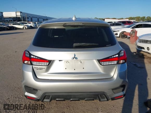 ✅ 2021 Mitsubishi Outlander ES • VIN: JA4ARUAU5MU035385 • Lot: 43494720. Listed on IAAI with 81,112 mi. Free auction sales archive from the USA and detailed vehicle history report at DreamBid. Image 16.