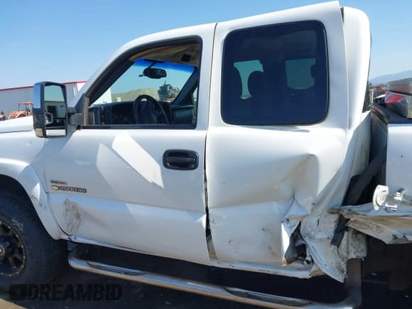 ✅ 2005 Chevrolet Silverado 2500HD LT • VIN: 1GCHK29295E193191 • Лот: 43243462. Опубликован ранее на IAAI с пробегом Не указан. Бесплатный доступ к архиву аукционных продаж из США и подробный отчёт об истории автомобиля на DreamBid. Изображение 14.