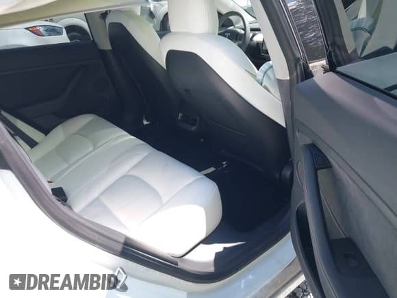 ✅ 2022 Tesla Model 3 Long Range • VIN: 5YJ3E1EB6NF110719 • Lot: 42172421. Wystawiony na IAAI z przebiegiem 44 772 mil. Bezpłatny archiwum sprzedaży aukcyjnych z USA i szczegółowy raport historii pojazdu na DreamBid. Zdjęcie 8.