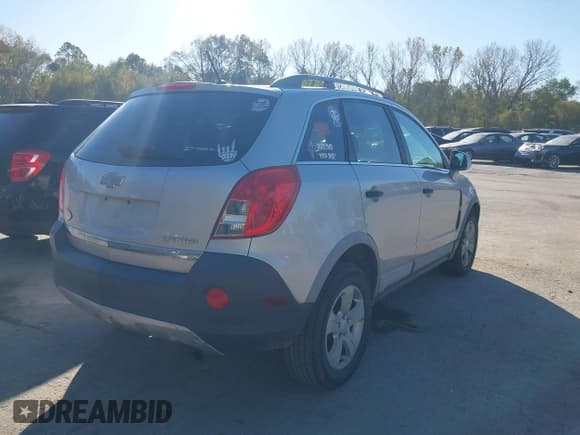 ✅ 2014 Chevrolet Captiva Sport LS • VIN: 3GNAL1EK1ES543098 • Lot: 43633397. Wystawiony na IAAI z przebiegiem 199 465 mil. Bezpłatny archiwum sprzedaży aukcyjnych z USA i szczegółowy raport historii pojazdu na DreamBid. Zdjęcie 4.