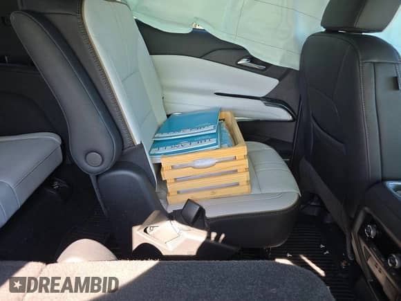 2025 Chevrolet Traverse AWD High Country с VIN 1GNEVKRS6SJ176899, выставлен на аукционе IAAI как лот 43610346 с пробегом 18 060 миль миль и . История ставок и продаж доступна на DreamBid. Изображение 6.