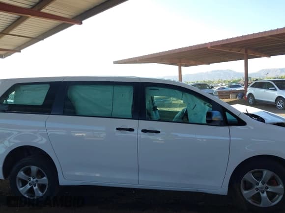 ✅ 2017 Toyota Sienna L • VIN: 5TDZZ3DC6HS773454 • Lot: 43172313. Listed on IAAI with 90,462 mi. Free auction sales archive from the USA and detailed vehicle history report at DreamBid. Image 14.