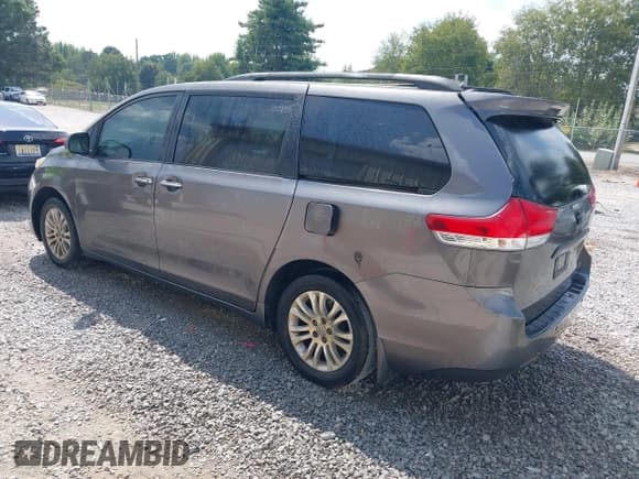 ✅ 2011 Toyota Sienna XLE AAS • VIN: 5TDYK3DC1BS122532 • Lot: 43271960. Listed on IAAI with 229,353 mi. Free auction sales archive from the USA and detailed vehicle history report at DreamBid. Image 3.