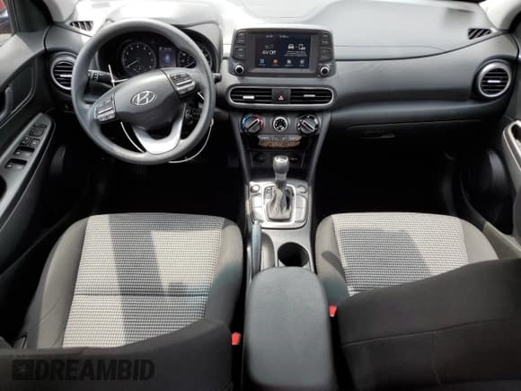 ✅ 2019 Hyundai Kona SE • VIN: KM8K1CAA7KU355950 • Лот: 60976113. Опубликован ранее на Copart с пробегом 15 364 миль. Бесплатный доступ к архиву аукционных продаж из США и подробный отчёт об истории автомобиля на DreamBid. Изображение 8.