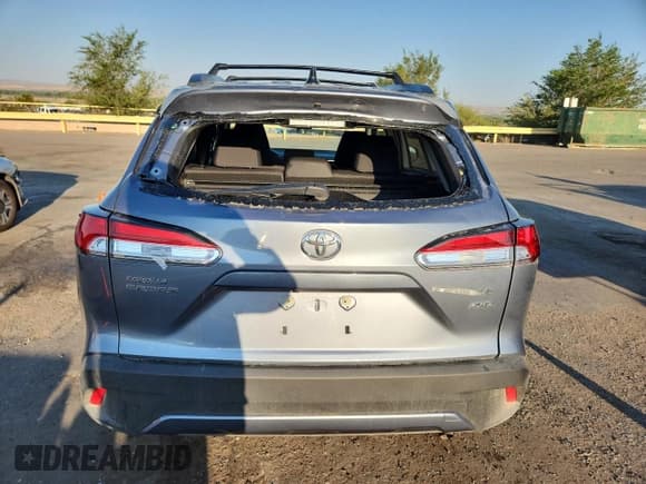 ✅ 2025 Toyota Corolla Cross LE • VIN: 7MUBAABGXSV134378 • Lot: 69758365. Wystawiony na Copart z przebiegiem 10 873 mil. Bezpłatny archiwum sprzedaży aukcyjnych z USA i szczegółowy raport historii pojazdu na DreamBid. Zdjęcie 6.