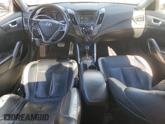 ✅ 2015 Hyundai Veloster Turbo • VIN: KMHTC6AEXFU239828 • Lot: 87089004. Wystawiony na Copart z przebiegiem 140 556 mil. Bezpłatny archiwum sprzedaży aukcyjnych z USA i szczegółowy raport historii pojazdu na DreamBid. Zdjęcie 8.