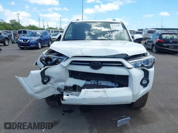 ✅ 2021 Toyota 4Runner SR5 • VIN: JTEMU5JR3M5944752 • Lot: 42174806. Listed on IAAI with 31,838 mi. Free auction sales archive from the USA and detailed vehicle history report at DreamBid. Image 13.