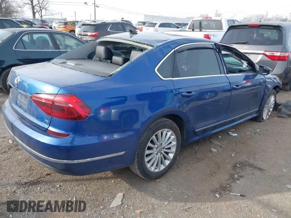 ✅ 2017 Volkswagen Passat SE • VIN: 1VWBT7A30HC011234 • Lot: 43732787. Listed on IAAI with 58,731 mi. Free auction sales archive from the USA and detailed vehicle history report at DreamBid. Image 4.