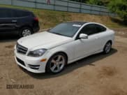 ✅ 2015 Mercedes-Benz C 250 • VIN: WDDGJ4HB4FG366249 • Лот: 59894625. Опубликован ранее на Copart с пробегом 92 439 миль. Бесплатный доступ к архиву аукционных продаж из США и подробный отчёт об истории автомобиля на DreamBid. Изображение 1.