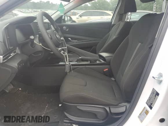 2025 Hyundai Elantra SE с VIN KMHLL4DG9SU974411, выставлен на аукционе Copart как лот 69435205 с пробегом 5 897 миль миль и Списание • Salvage title. История ставок и продаж доступна на DreamBid. Изображение 7.