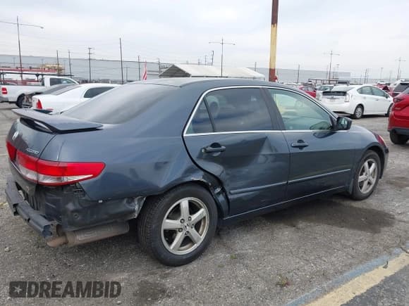 ✅ 2003 Honda Accord EX • VIN: JHMCM56793C085425 • Lot: 42033124. Listed on IAAI with 267,321 mi. Free auction sales archive from the USA and detailed vehicle history report at DreamBid. Image 4.