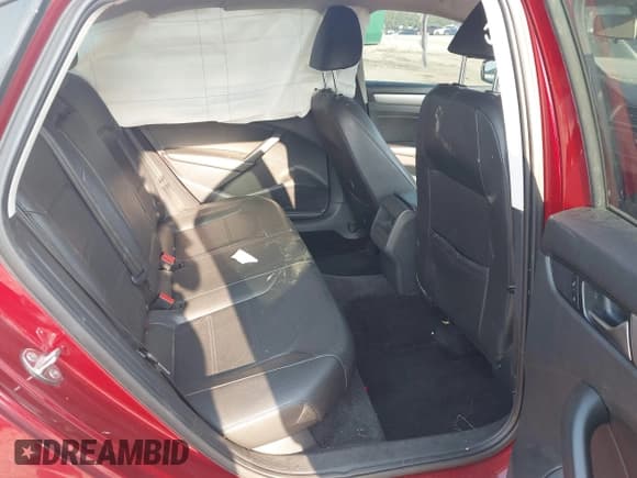 ✅ 2015 Volkswagen Passat S • VIN: 1VWAT7A30FC057073 • Лот: 43019252. Опубликован ранее на IAAI с пробегом 134 601 миль. Бесплатный доступ к архиву аукционных продаж из США и подробный отчёт об истории автомобиля на DreamBid. Изображение 8.