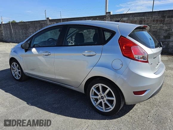 ✅ 2019 Ford Fiesta SE • VIN: 3FADP4EJXKM140617 • Lot: 92281975. Listed on Copart with 138,075 mi. Free auction sales archive from the USA and detailed vehicle history report at DreamBid. Image 2.