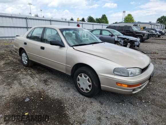 ✅ 1993 Toyota Camry DLX • VIN: 4T1SK11E6PU180747 • Lot: 64990075. Wystawiony na Copart z przebiegiem 109 692 mil. Bezpłatny archiwum sprzedaży aukcyjnych z USA i szczegółowy raport historii pojazdu na DreamBid. Zdjęcie 4.