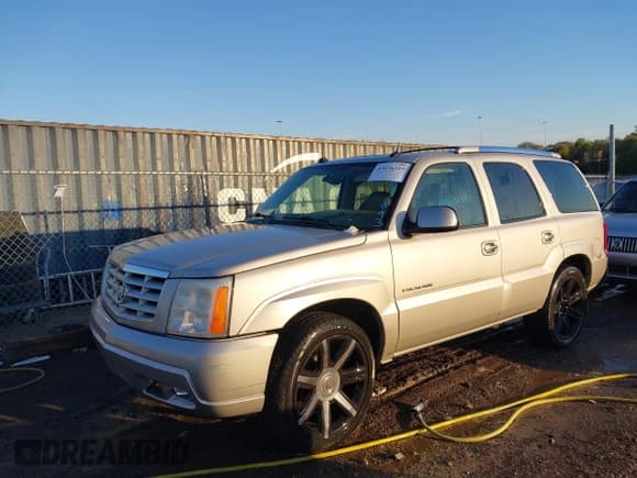 ✅ 2005 Cadillac Escalade • VIN: 1GYEC63T65R187893 • Lot: 43636319. Wystawiony na IAAI z przebiegiem 264 270 mil. Bezpłatny archiwum sprzedaży aukcyjnych z USA i szczegółowy raport historii pojazdu na DreamBid. Zdjęcie 2.
