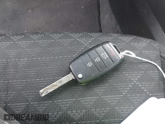 ✅ 2018 Kia Rio LX • VIN: 3KPA24AB1JE046564 • Lot: 42765365. Wystawiony na IAAI z przebiegiem 110 456 mil. Bezpłatny archiwum sprzedaży aukcyjnych z USA i szczegółowy raport historii pojazdu na DreamBid. Zdjęcie 11.