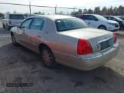 ✅ 2009 Lincoln Town Car Signature Limited • VIN: 2LNHM82V39X619538 • Lot: 43689688. Listed on IAAI with 196,708 mi. Free auction sales archive from the USA and detailed vehicle history report at DreamBid. Image 3.