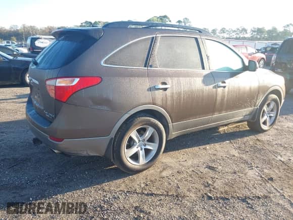 2011 Hyundai Veracruz GLS z VIN KM8NUDCC7BU169916, wystawiony jako IAAI lot #41770577 z przebiegiem 229 796 mil mil oraz . Historia ofert i sprzedaży dostępna na DreamBid. Obrazek 4.