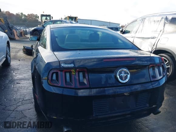 ✅ 2014 Ford Mustang V6 • VIN: 1ZVBP8AMXE5209242 • Лот: 43666689. Опубликован ранее на IAAI с пробегом 111 071 миль. Бесплатный доступ к архиву аукционных продаж из США и подробный отчёт об истории автомобиля на DreamBid. Изображение 17.