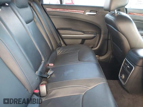 ✅ 2014 Chrysler 300 • VIN: 2C3CCAAG6EH119006 • Лот: 43647364. Опубликован ранее на IAAI с пробегом 161 491 миль. Бесплатный доступ к архиву аукционных продаж из США и подробный отчёт об истории автомобиля на DreamBid. Изображение 8.