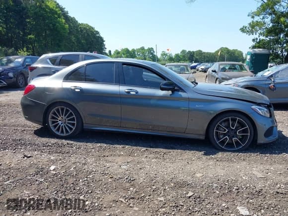✅ 2018 Mercedes-Benz C 43 AMG • VIN: 55SWF6EB7JU252738 • Lot: 42544186. Wystawiony na IAAI z przebiegiem 58 202 mil. Bezpłatny archiwum sprzedaży aukcyjnych z USA i szczegółowy raport historii pojazdu na DreamBid. Zdjęcie 13.