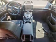 ✅ 2018 Porsche Cayenne • VIN: WP1AA2A23JKA04545 • Лот: 69367025. Опубликован ранее на Copart с пробегом 73 567 миль. Бесплатный доступ к архиву аукционных продаж из США и подробный отчёт об истории автомобиля на DreamBid. Изображение 8.