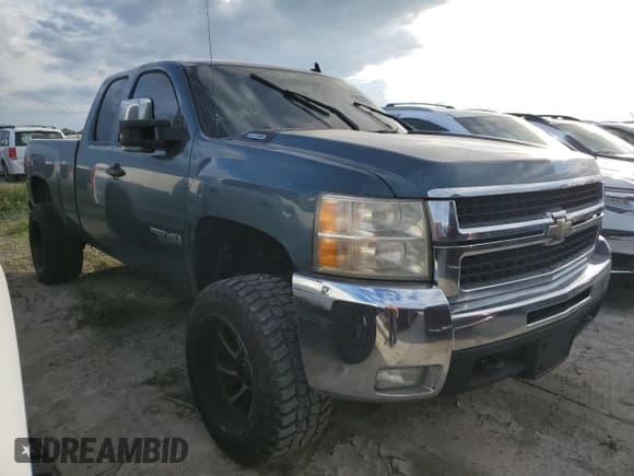 ✅ 2008 Chevrolet Silverado 2500HD 1LT • VIN: 1GCHK29698E127781 • Lot: 75123054. Wystawiony na Copart z przebiegiem Nie podano. Bezpłatny archiwum sprzedaży aukcyjnych z USA i szczegółowy raport historii pojazdu na DreamBid. Zdjęcie 4.
