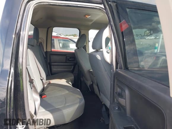 ✅ 2019 Ram 1500 Tradesman • VIN: 1C6RR6FG5KS629031 • Lot: 43515695. Wystawiony na IAAI z przebiegiem 124 692 mil. Bezpłatny archiwum sprzedaży aukcyjnych z USA i szczegółowy raport historii pojazdu na DreamBid. Zdjęcie 8.