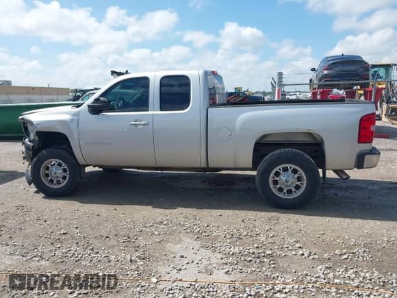 2010 Chevrolet Silverado 1500 LT с VIN 1GCSKSE33AZ173896, выставлен на аукционе IAAI как лот 43259193 с пробегом 143 529 миль миль и . История ставок и продаж доступна на DreamBid. Изображение 14.