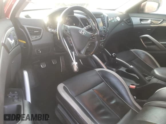 ✅ 2013 Hyundai Veloster Turbo • VIN: KMHTC6AE6DU177812 • Lot: 85500644. Wystawiony na Copart z przebiegiem 115 181 mil. Bezpłatny archiwum sprzedaży aukcyjnych z USA i szczegółowy raport historii pojazdu na DreamBid. Zdjęcie 8.