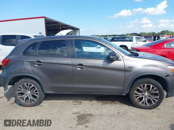 ✅ 2019 Mitsubishi Outlander SE • VIN: JA4AP4AU2KU018806 • Lot: 43280078. Wystawiony na IAAI z przebiegiem 128 521 mil. Bezpłatny archiwum sprzedaży aukcyjnych z USA i szczegółowy raport historii pojazdu na DreamBid. Zdjęcie 12.