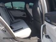 ✅ 2023 BMW M5 • VIN: WBS83CH09PCL36618 • Lot: 42654370. Wystawiony na IAAI z przebiegiem 19 991 mil. Bezpłatny archiwum sprzedaży aukcyjnych z USA i szczegółowy raport historii pojazdu na DreamBid. Zdjęcie 8.